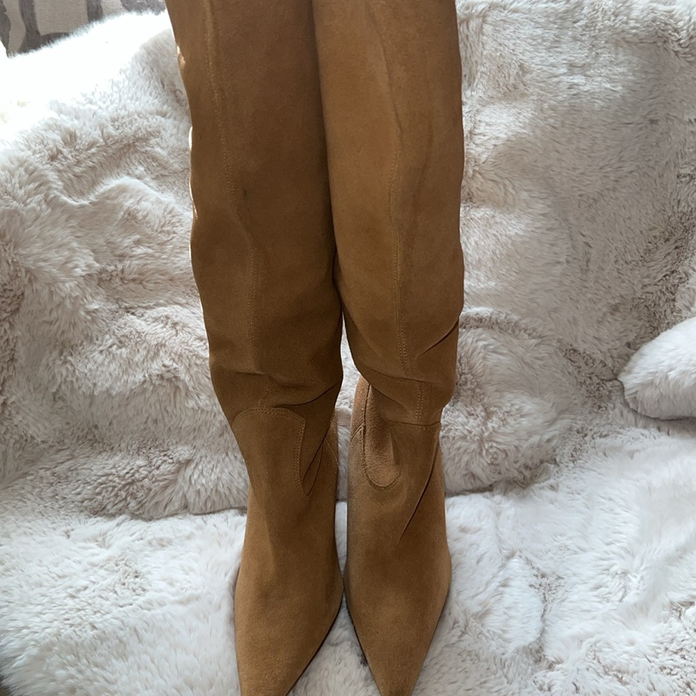 Ranger suede boots gently worn! Size 9